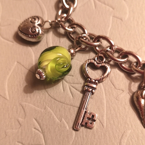Handmade Glass and Keys charm bracelet - Picture 6 of 11